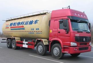 騰飛汽車 工廠特供粉粒物料運(yùn)輸車，引領(lǐng)散裝水泥運(yùn)輸新時(shí)代
